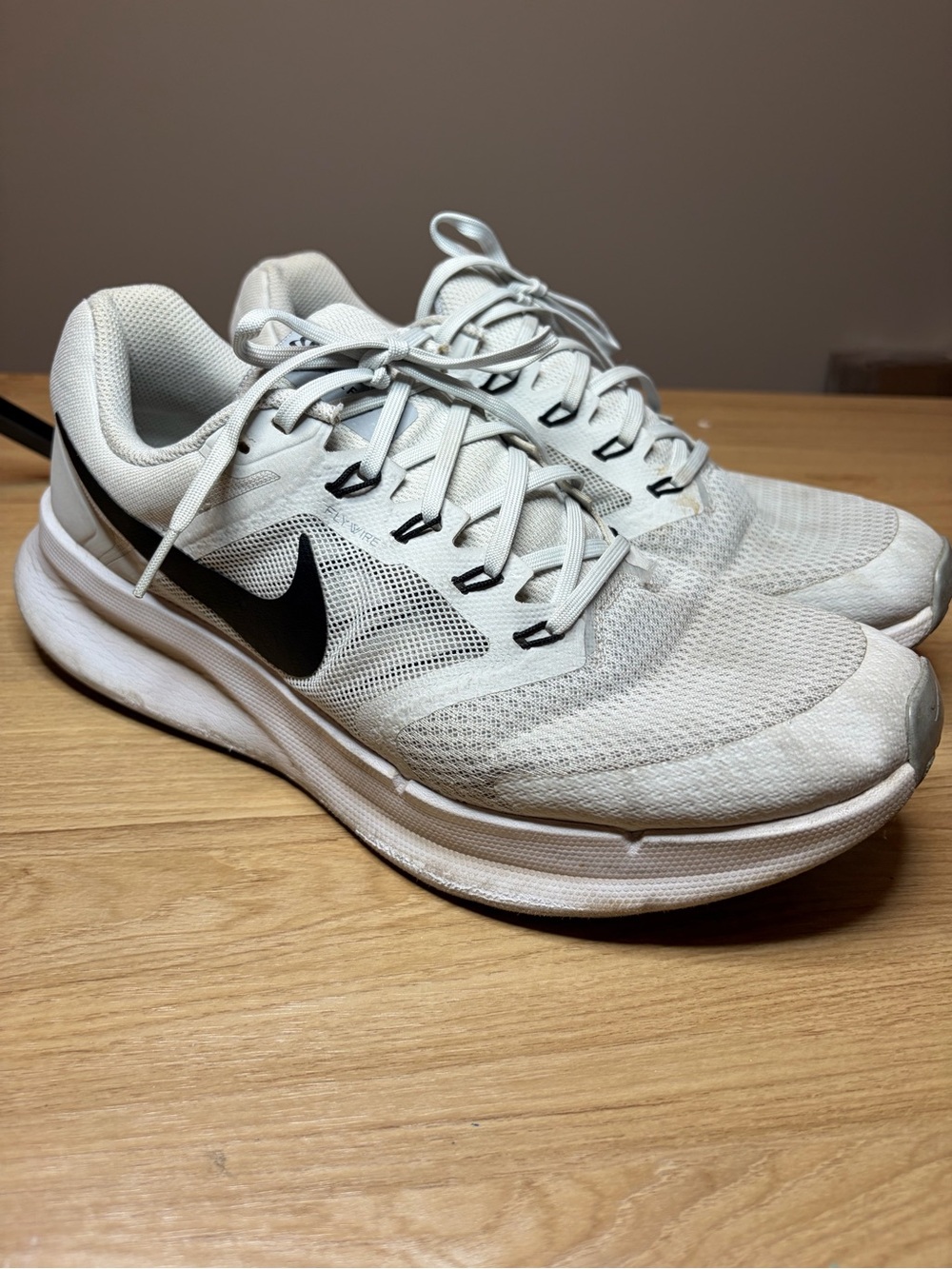 Nike Mens Structure 25 White Black Running Shoes Sneakers 10.5